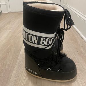 Black Moon Boot